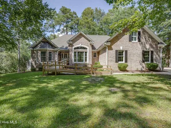 95 Waters Edge Drive, Chocowinity, NC 27817