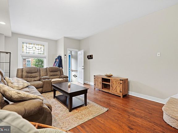 4th image of 719 S Linwood Ave