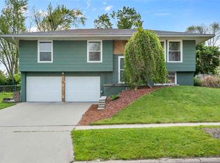 221 Fleetwood Rd SW, Cedar Rapids, IA 52404