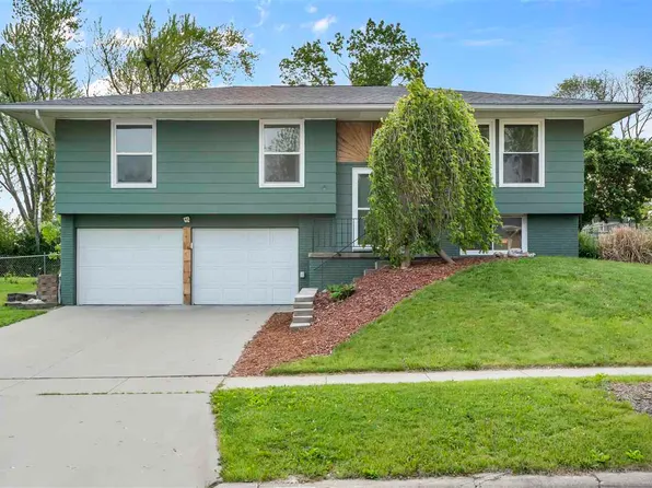 221 Fleetwood Rd SW, Cedar Rapids, IA 52404