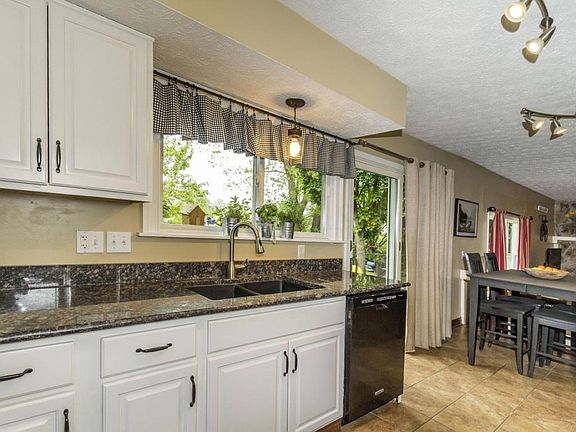 3rd image of 658 Vancouver Dr