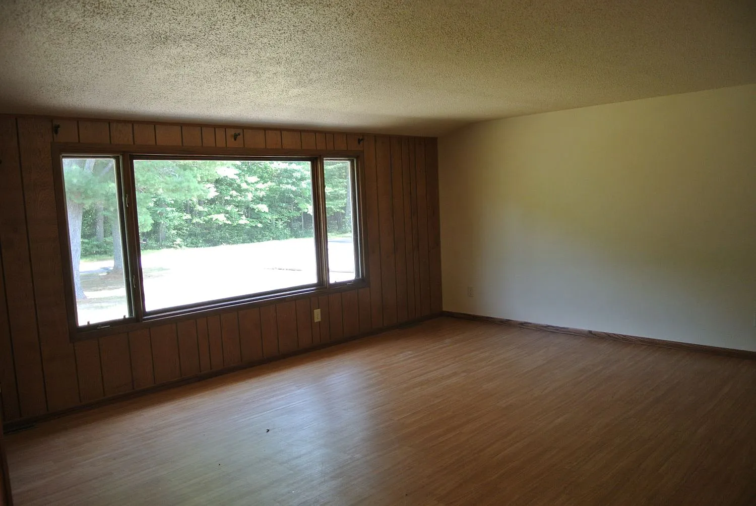 4 bed, 2200 sqft, $1,800 — Photo 3
