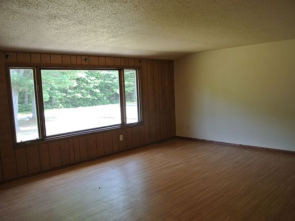 3rd image of 1705 Buckhorn Rd