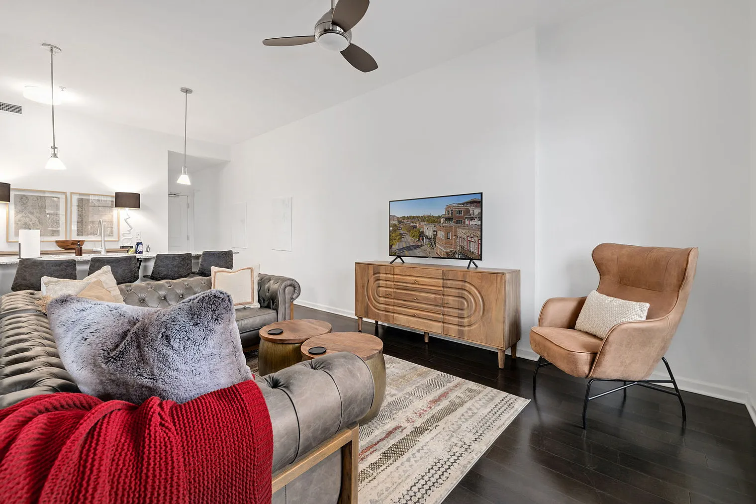 1 bed, 1.0 bath, 516 sqft, $3,584 — Photo 2