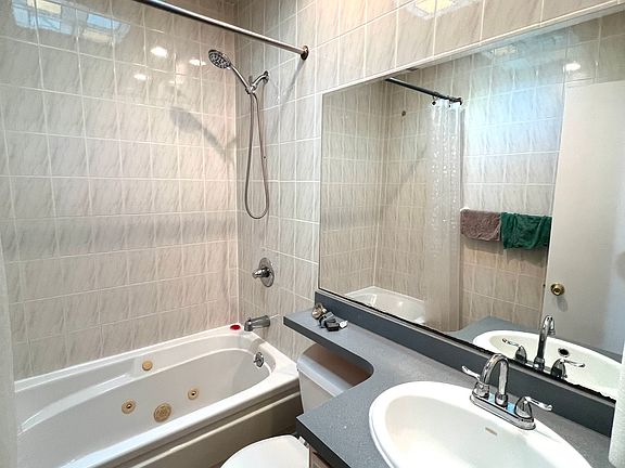 5th image of 2566 E 19th St #2F