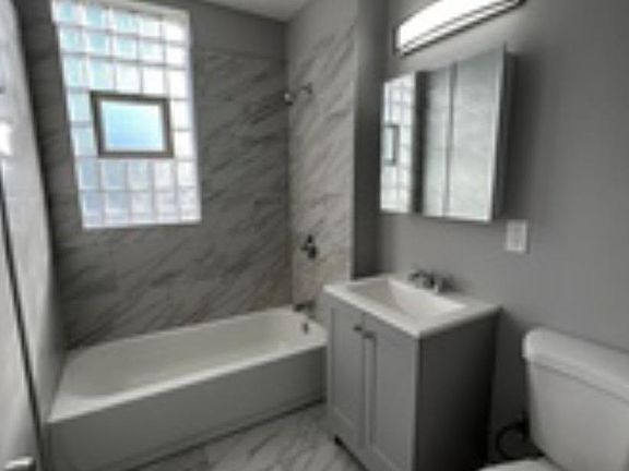 3rd image of 616 N Kedzie Ave #2