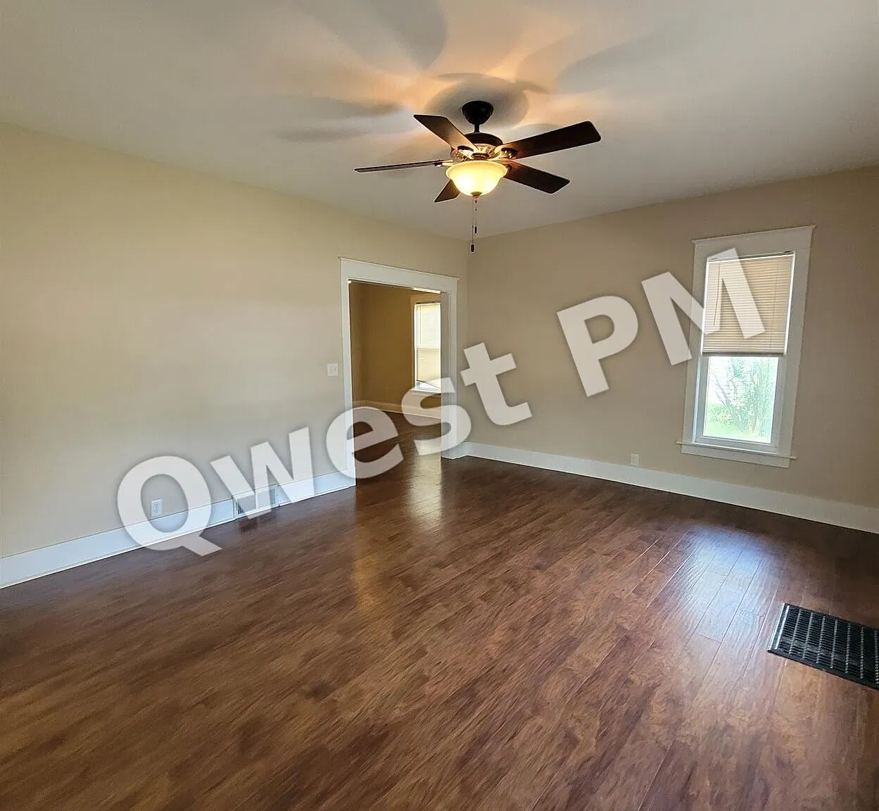 932 Crescent NE — Photo 3