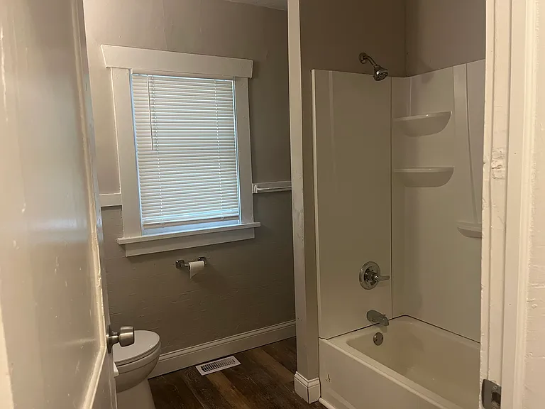 1215 SW Washburn Ave — Photo 8