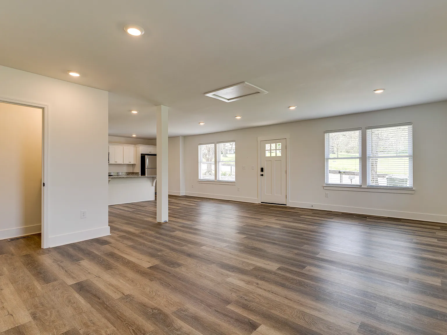 4 bed, 2.5 bath, 1800 sqft, $2,150 — Photo 4