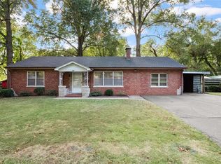 8 Elm Dr, Belleville, IL 62221