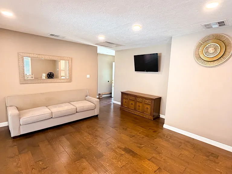1521 W Kimberly Ave — Photo 2