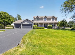 12117 Whispering Winds Dr, Roscoe, IL 61073