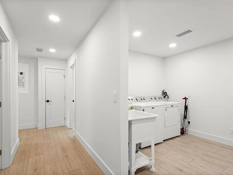 2507 Edgewater Dr — Photo 29