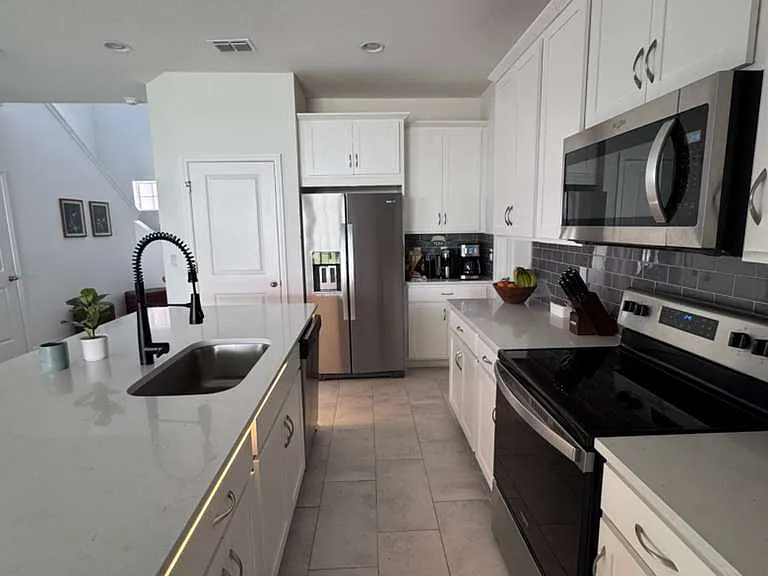 4450 Davos Dr — Photo 2