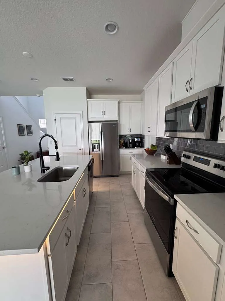 Building Photo - 4450 Davos Dr