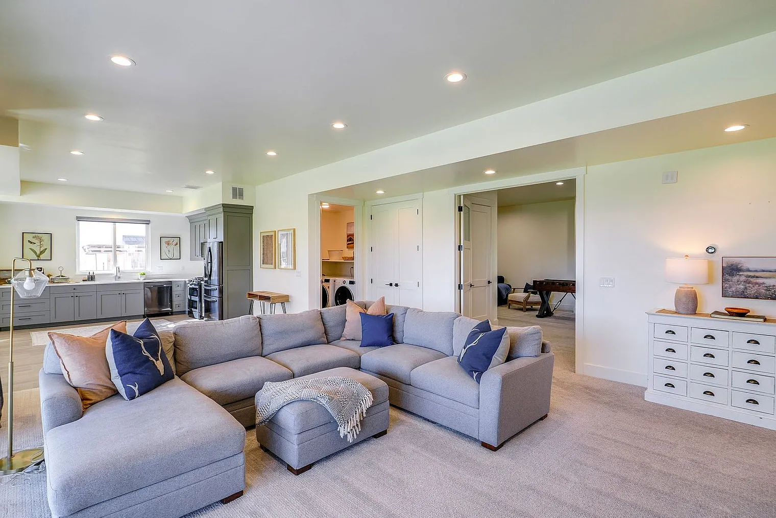 5 bed, 3.0 bath, 4176 sqft, $12,080 — Photo 2