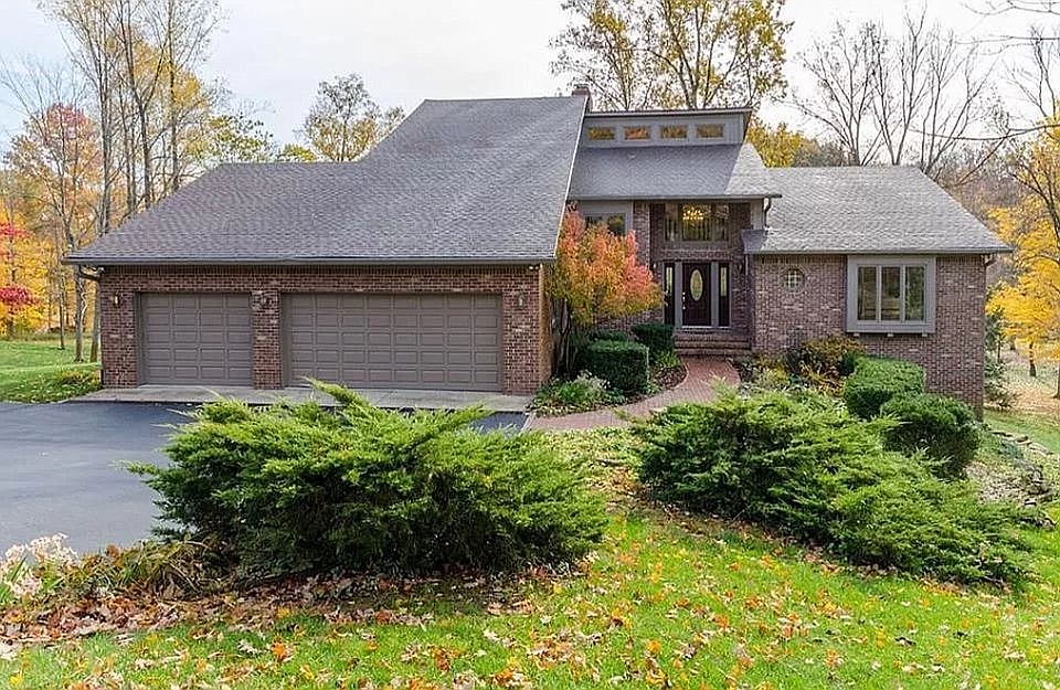 1st image of 8639 Bay Colony Dr