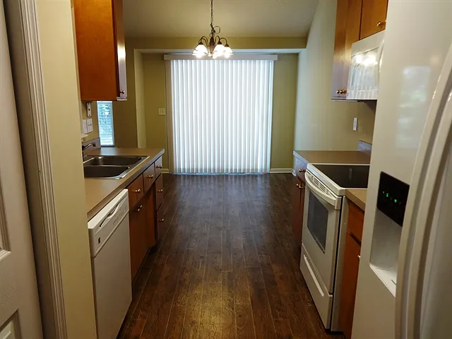 103 Scottswood Dr N — Photo 2
