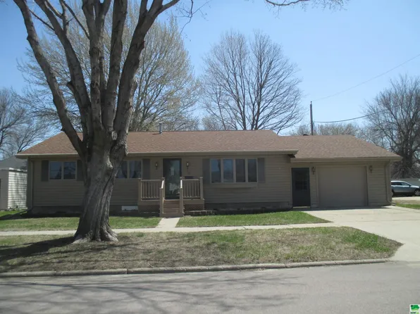 409 7th Ave, Sheldon, IA 51201