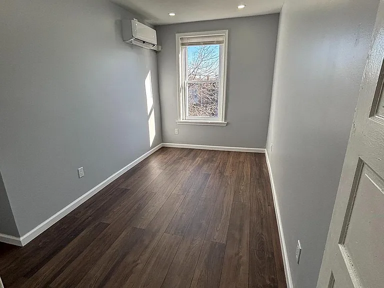 516 E Mayland St — Photo 11