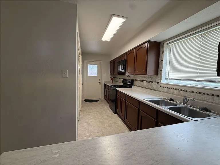 7841 Green Lawn Dr #7841 — Photo 5