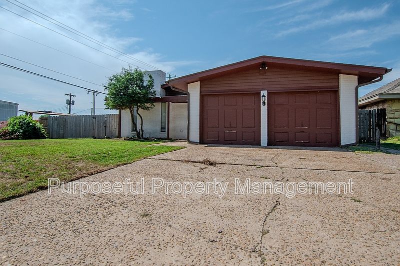 1st image of 501 N Peniel Ave