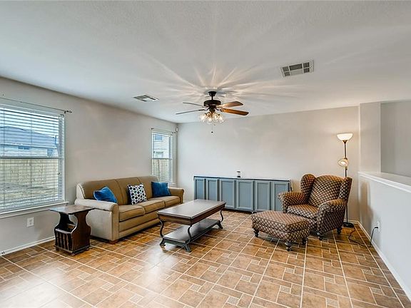 4th image of 116 Meadow Park Dr