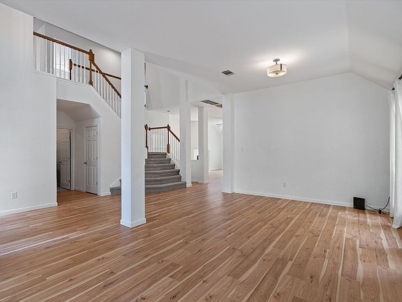 5th image of 100 Parque Cir