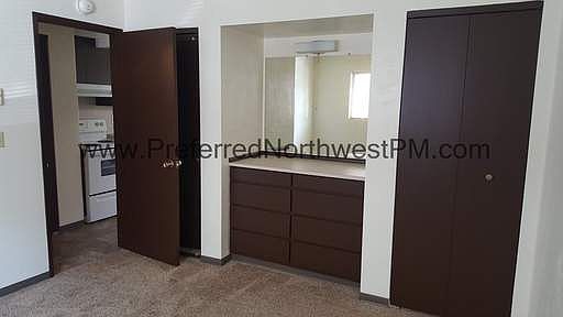 2nd image of 975 Hilyard St APT 02