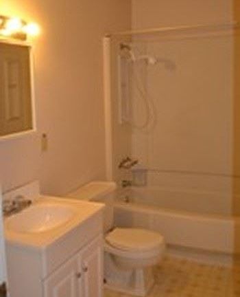 4th image of 34 E 11th Ave APT 2