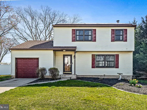 14 Mills Dr, Waterford Works, NJ 08089