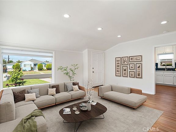 5th image of 15302 Casimir Ave