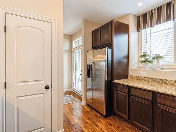 4th image of 9564 Aster Ln