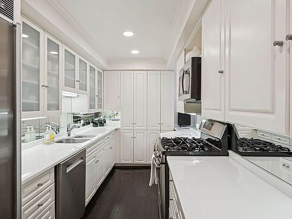 4th image of 45 Sutton Pl S APT 12I