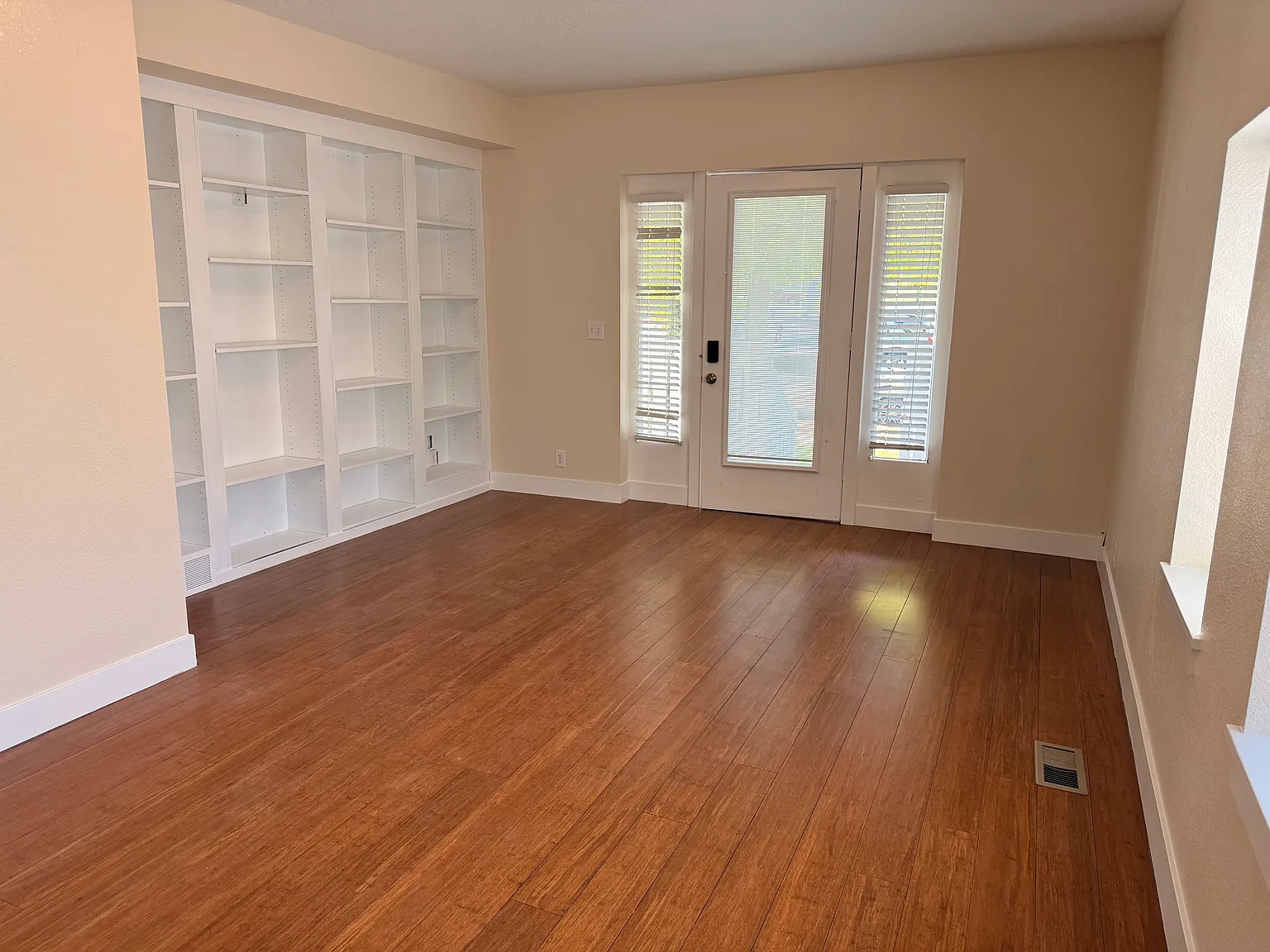 3 bed, 1600 sqft, $2,950 — Photo 3