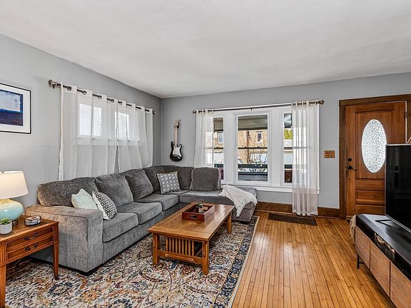 4th image of 1137 Elizabeth Street