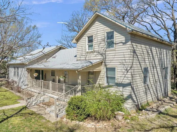 9423 N Mission Rd, Hesston, KS 67062