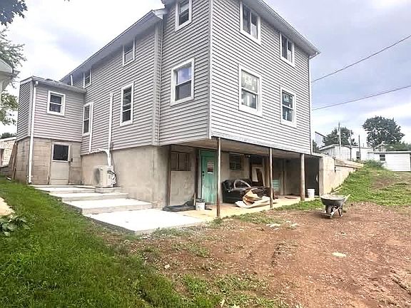 4th image of 1910 Leinbaugh Ave