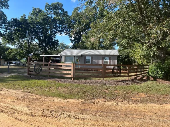 2083 Gintown Rd, Sylvester, GA 31791