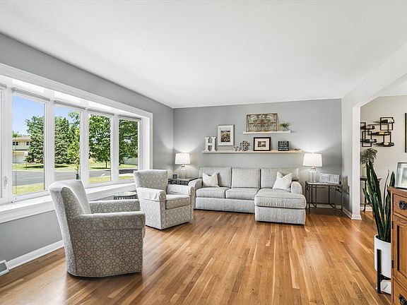4th image of 1201 E Barberry Ln