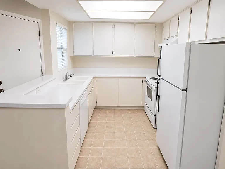 5910 Rancho Mission Rd #30 — Photo 3