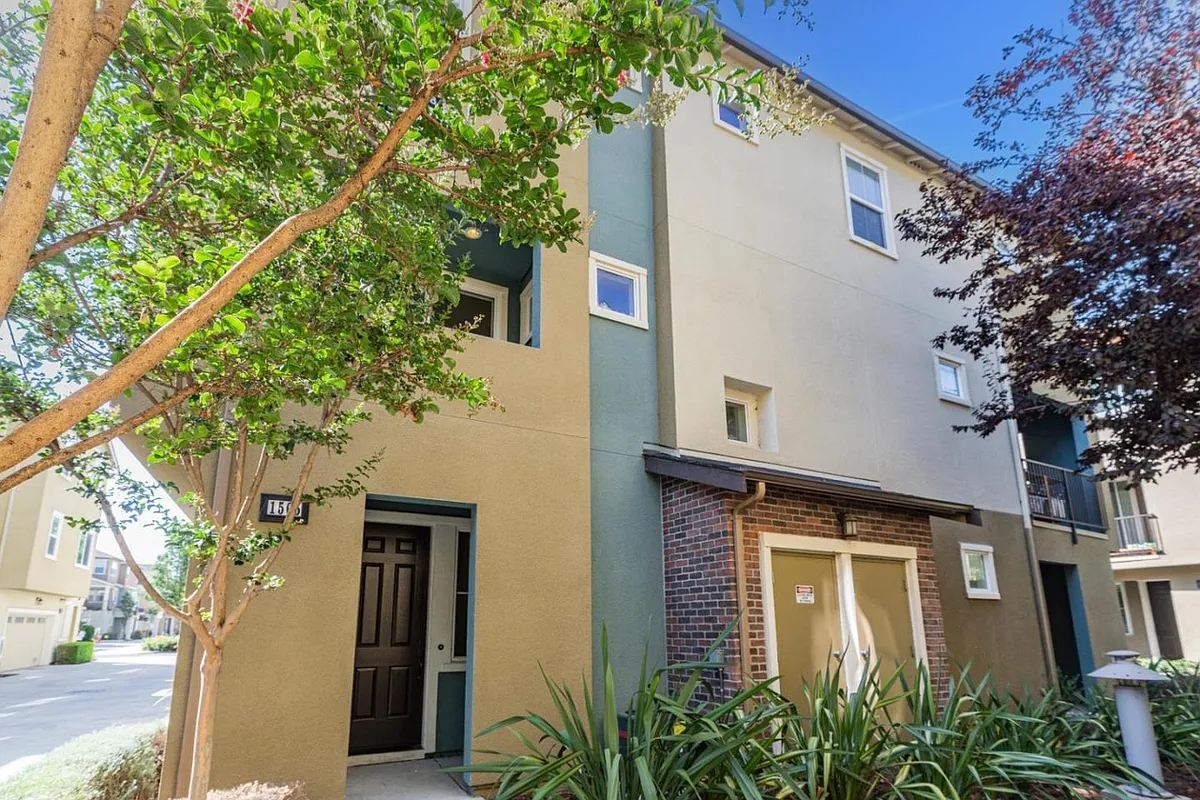 Building Photo - 1505 Coyote Creek Way