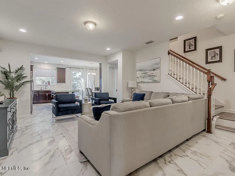 162 Nelson Ln — Photo 5