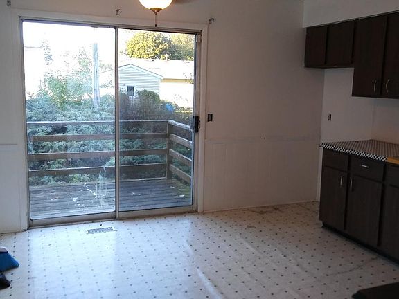 2nd image of 463 W 31st St