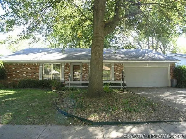 4 bed, 2.0 bath, 1970 sqft, $1,700 — Photo 1