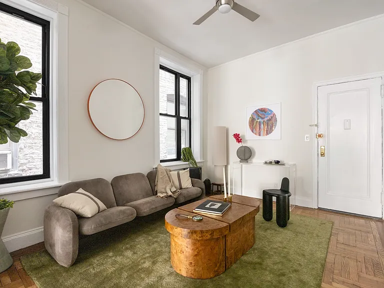 855 9th Ave #1B — Photo 1