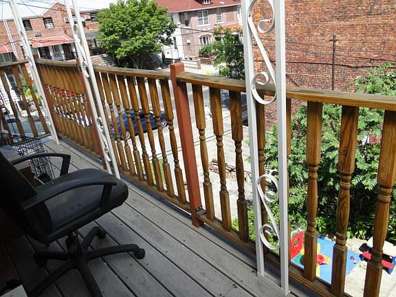 4th image of 239 Bay 14th St #2R