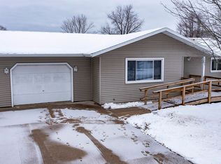 435 E Valley View Dr, Wautoma, WI 54982