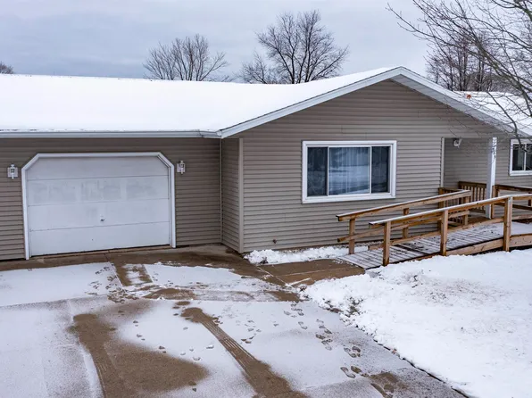 435 E Valley View Dr, Wautoma, WI 54982