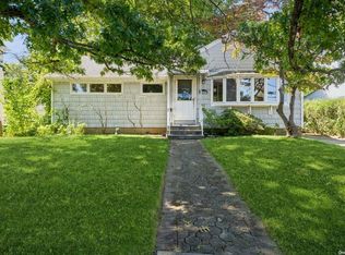 1644 Meadowbrook Rd, Merrick, NY 11566